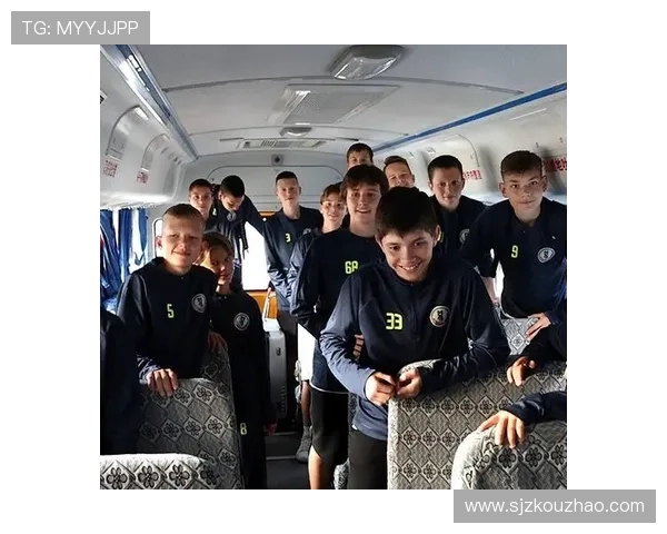 足球明星齐聚沈阳激情踢球引发球迷热潮盛况空前 足球明星齐聚沈阳激情踢球引发球迷热潮盛况空前